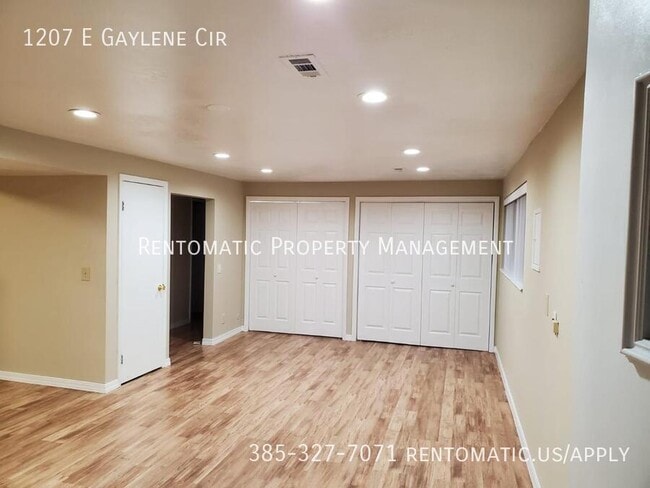 Building Photo - 1207 E Gaylene Cir