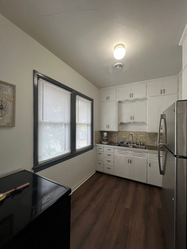 Building Photo - 1511 Oregon St