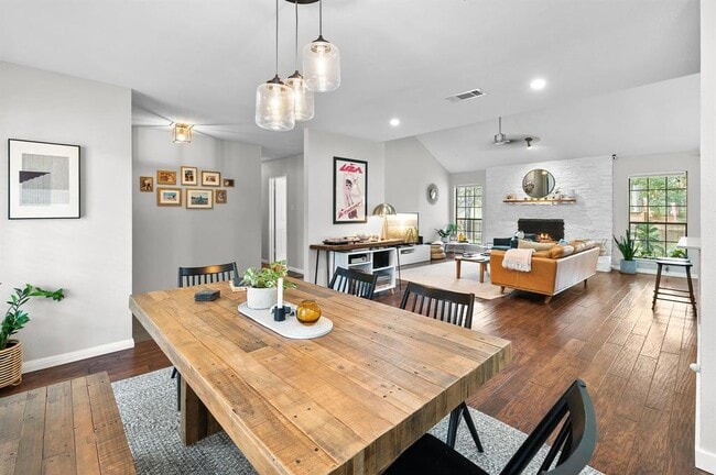 Building Photo - 11006 Yucca Dr