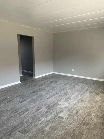 Building Photo - 1400 Carol St