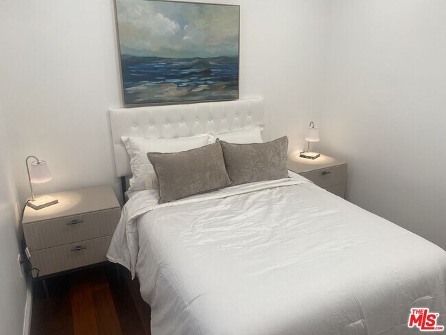 Building Photo - 2152 Parnell Ave