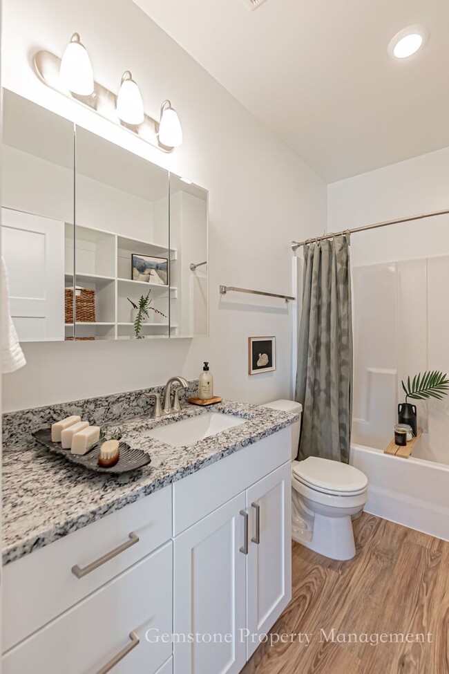 Building Photo - END UNIT - Darling 3 Bed 2.5 bath townhome...