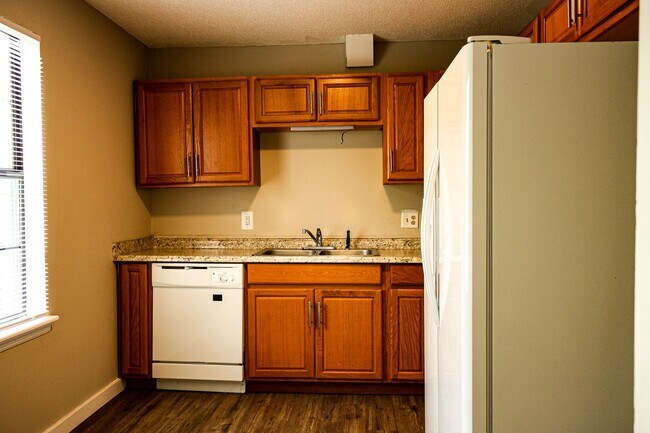 Building Photo - 3 bed 2.5 bath in East Brainerd