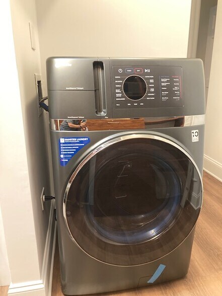 New Washer Dryer Combo - 2000 N Lincoln Park W