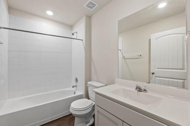 Building Photo - 280 Granary Dr