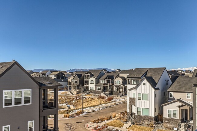 Building Photo - Spacious 3BR Townhome in Broomfield - ROOF...