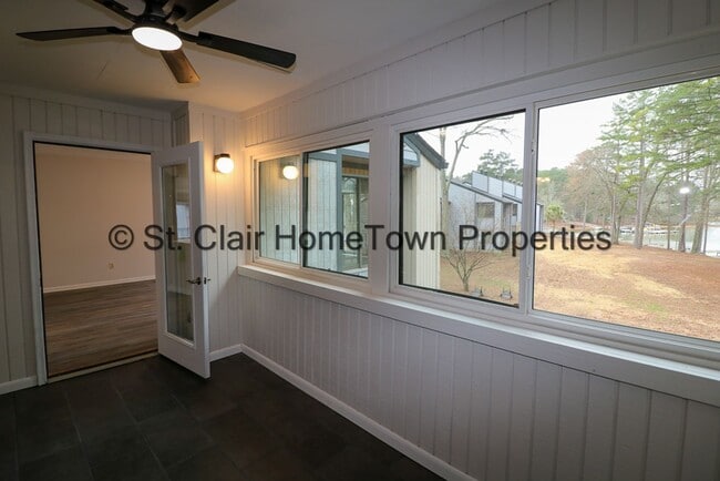 Building Photo - Upstairs Unit on Logan Martin Lake