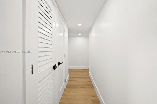 Building Photo - 8107 SW 72nd Ave