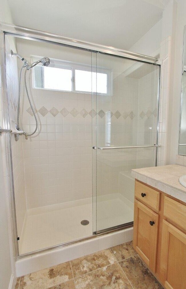 Building Photo - Immaculate Rim Home w/Stunning Views