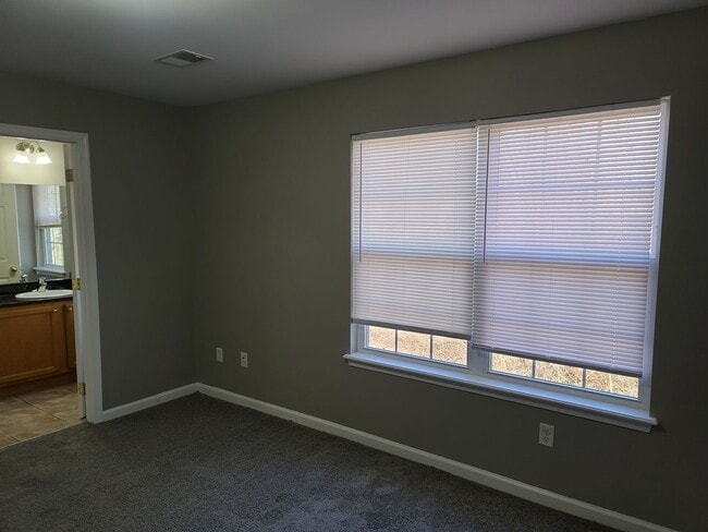 Building Photo - 3 Bedroom 2 1/2 bath Townhome for Rent in ...