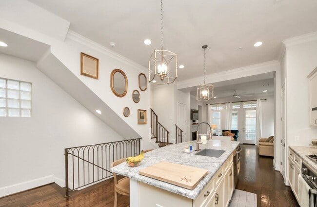 Building Photo - 15623 Broad St