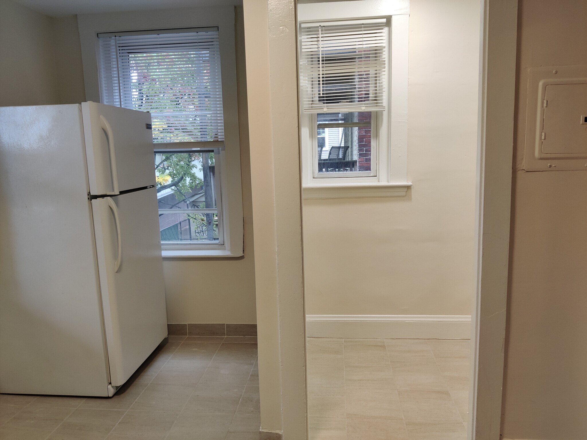 Building Photo - 8 Barrows St