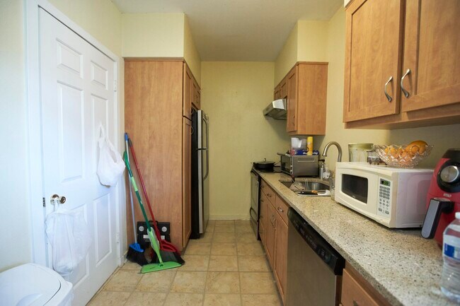 Building Photo - 7444 St Charles Ave