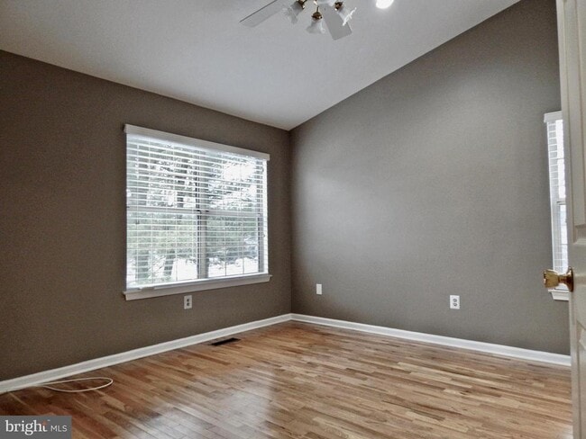 Building Photo - 101 Sarahs Ln