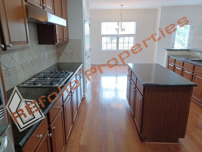 Building Photo - Lovely 5 Bedroom 4 Bathroom Single Family ...