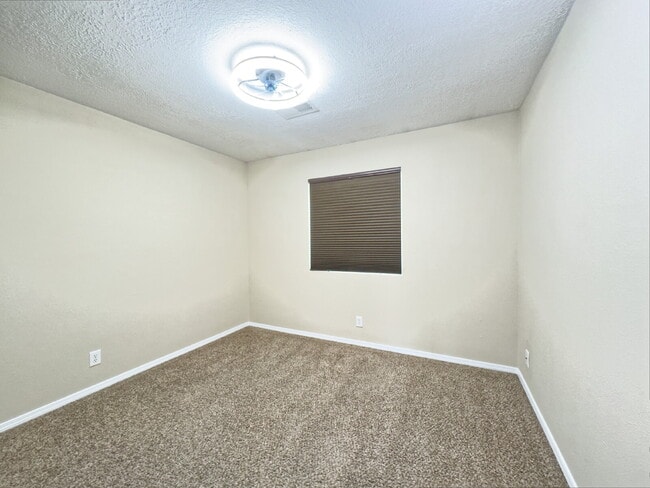 Building Photo - Summer Siesta by the Pool!