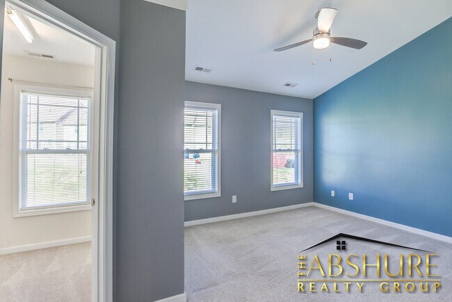 Building Photo - 2136 Sunny Cove Dr