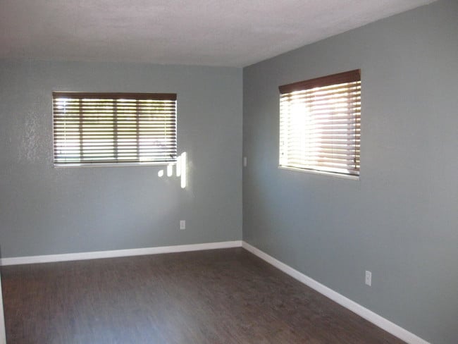 Building Photo - 831 Meade St