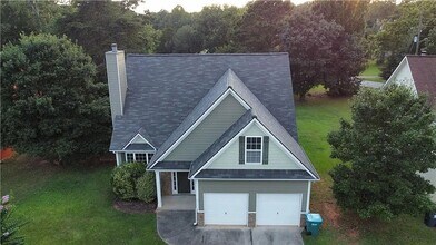 Building Photo - 5 Bedroom 3.5 Bathroom House in Douglasville GA