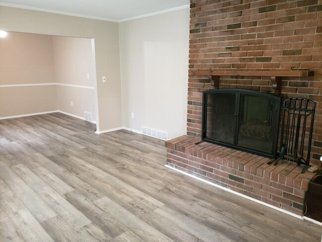 Building Photo - 24694 Creekside Dr