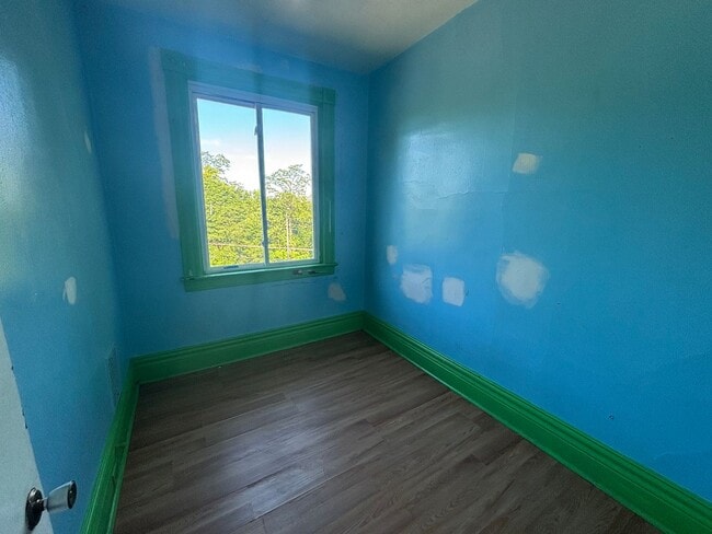 Building Photo - Rare 4 BR/ 2 BA Home with Multi-Generational Layout