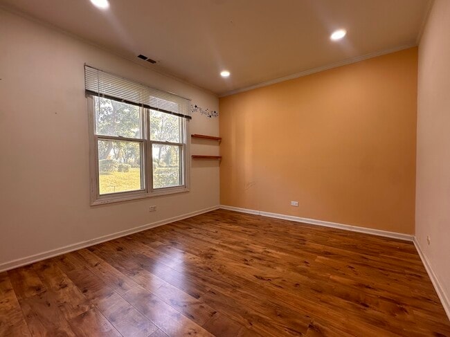 Building Photo - 263 Southwick Ct