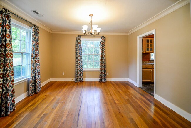 Building Photo - 3590 Shirlwood Ave