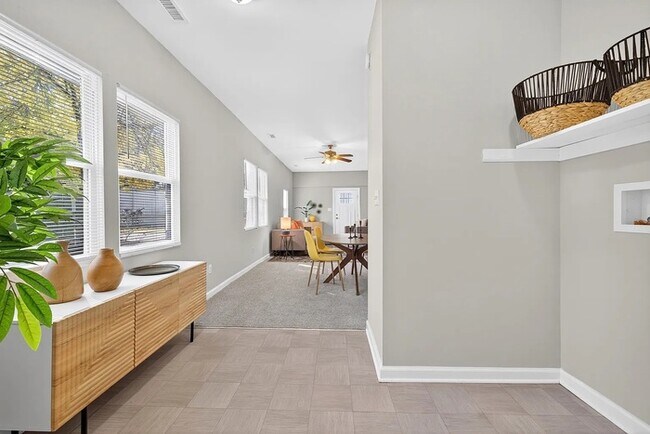 Building Photo - 830 Westwood Ave