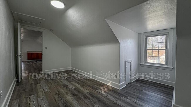 Building Photo - 3811 Chatham Cir