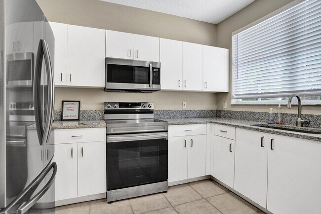 Building Photo - 16658 La Mesa Dr