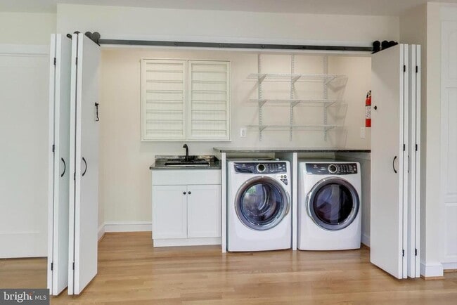 Building Photo - 4001 N Ridgeview Rd