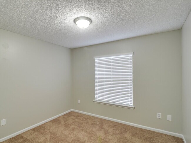 Building Photo - 2912 Ravine Hill Dr