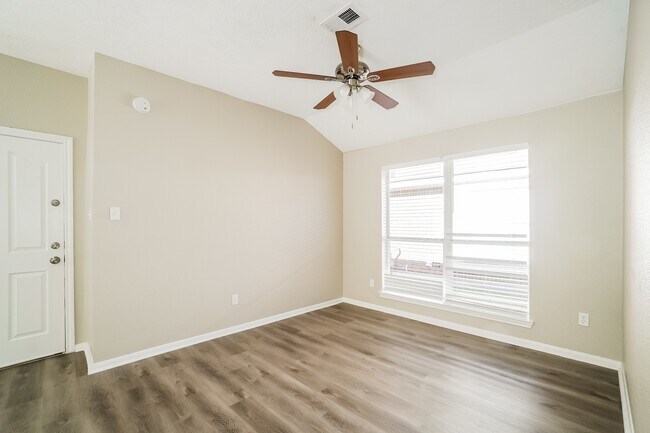 Building Photo - 22906 Sugar Bear Dr