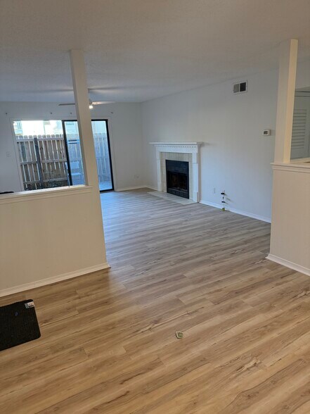 Building Photo - 2299 Scenic Hwy