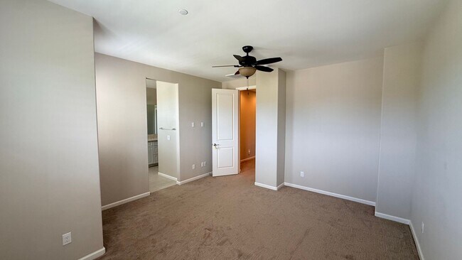 Building Photo - 44055 Calle Luz