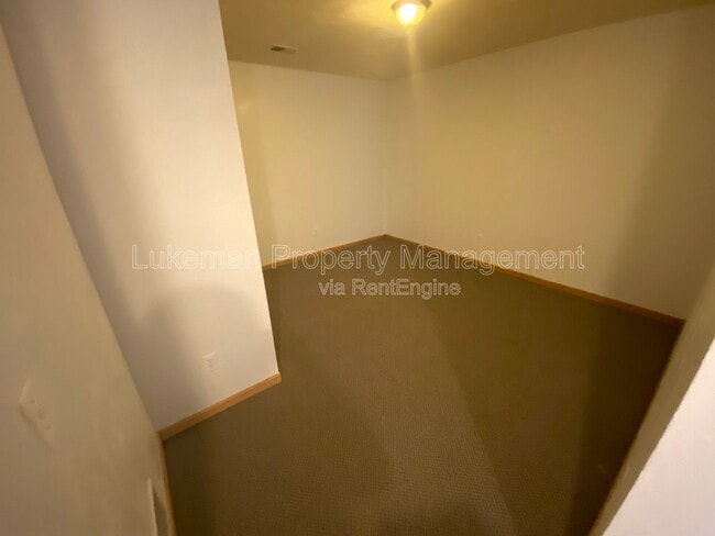 Building Photo - 1324-1326 Knollwood Ave