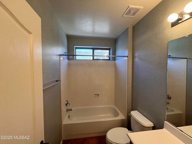 Building Photo - 13451 E Ace High Dr