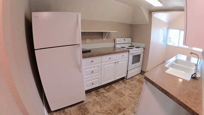 Building Photo - 1004 W 12th Ave