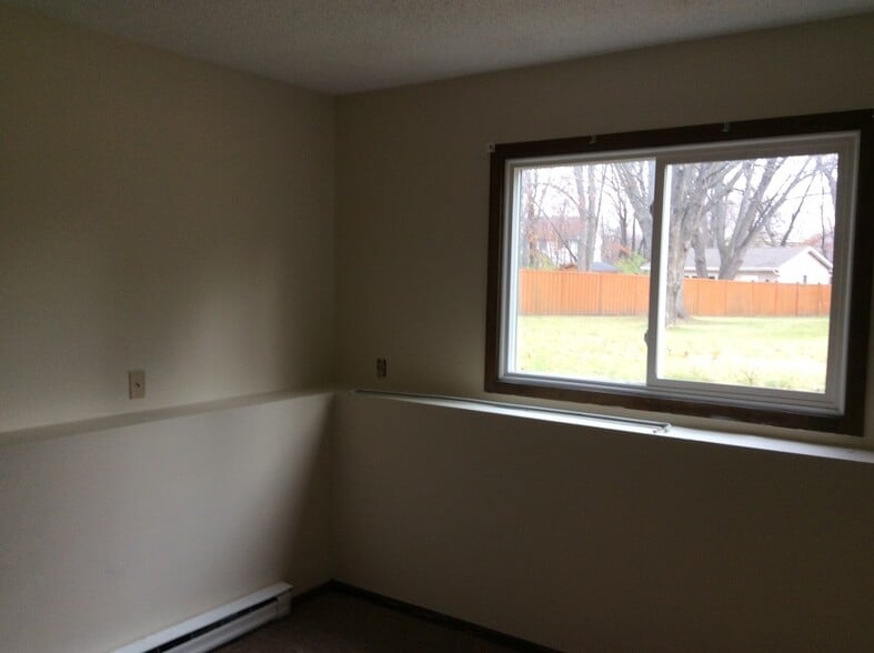 Building Photo - 1460 Meadow Ln