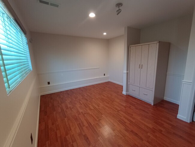 Building Photo - Elegant Home with Captivating Sound Views