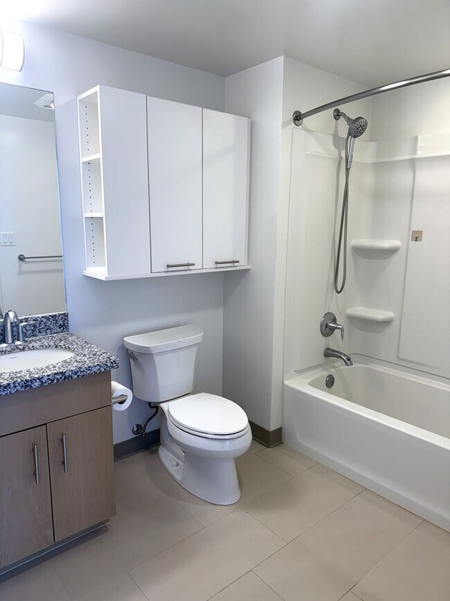 Building Photo - Ke Kilohana - Renovated High Floor 3 Bedroom 2 Bath 2 Parking in Ward Village