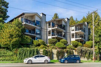 Building Photo - 2 bedroom in Seattle WA 98199