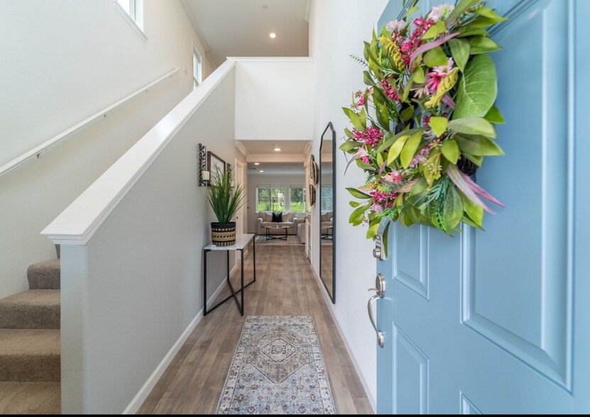 Wide Entrance - 438 Miwok Ln