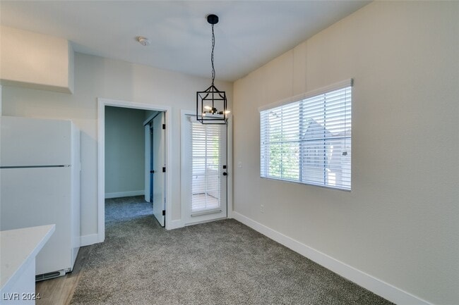 Building Photo - 3400 Cabana Dr