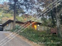 Building Photo - 1122 Jungle Dr