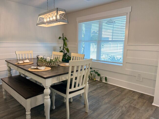 Building Photo - 9339 Vineyard Grove Ln NE