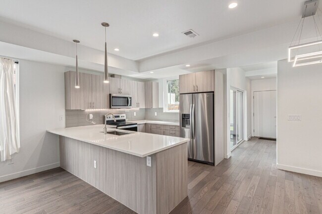 Building Photo - Beautiful Sloans lake Two Bed / Two and a ...