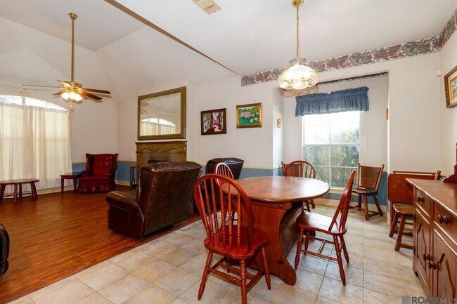 Building Photo - 11918 Spring Meadow Dr