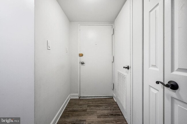 Building Photo - 1423 Northgate Square