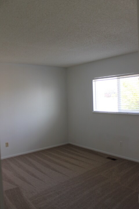 Building Photo - 6673 Provincial Dr